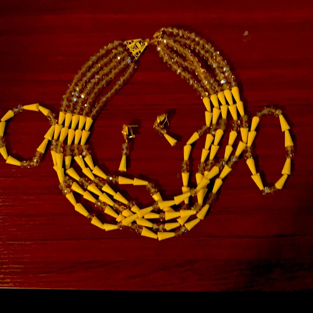 Beautiful yellow and gold bedded necklace